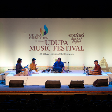 Vidwan Dr. Thiruvaarur Bakthavathsalam – Mridangam, Sri Naveen Sharma- Dholak, Sri Vijay Shamrao Chavan- Dholki